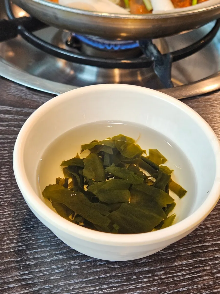 The cold broth (naengguk) served alongside the meal at Songjjujip Magok
