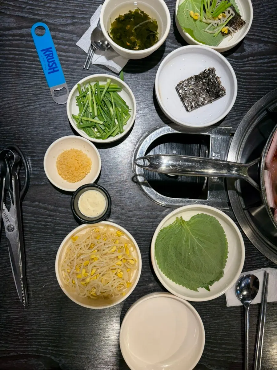 Table set with all the ordered dishes and side dishes together