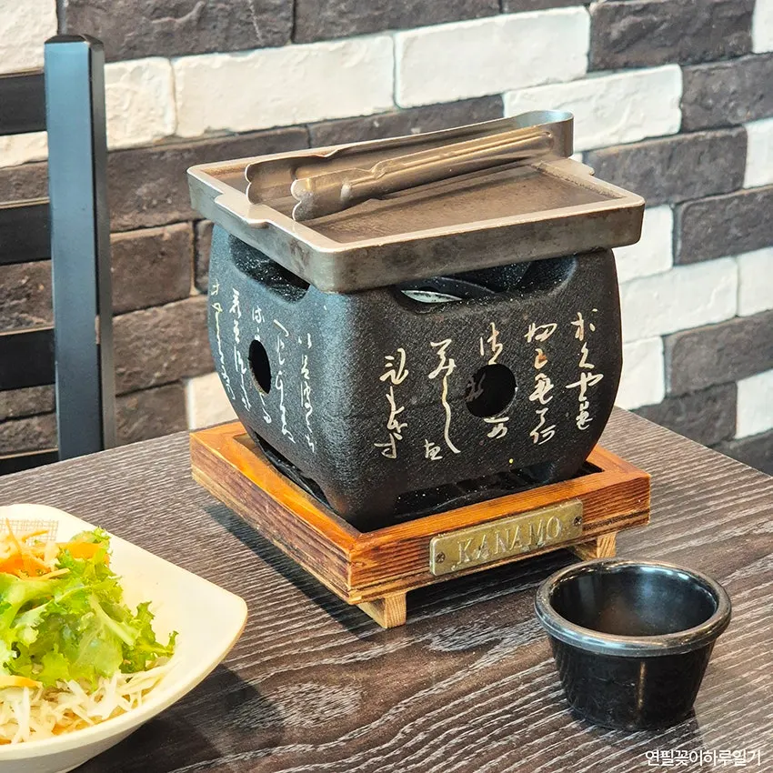 Side menu listing at Songjjujip Magok