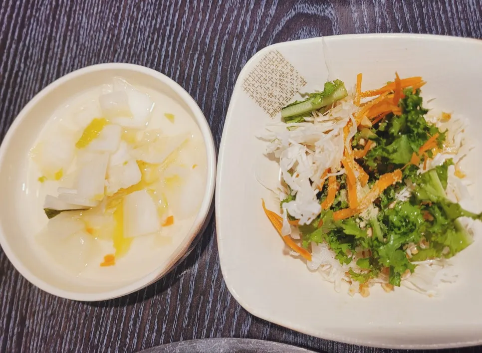 White kimchi and cold seaweed soup