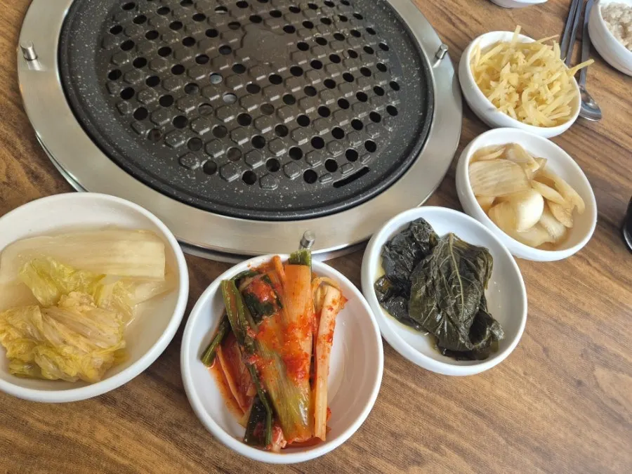 접시에 담겨 나온 민물장어