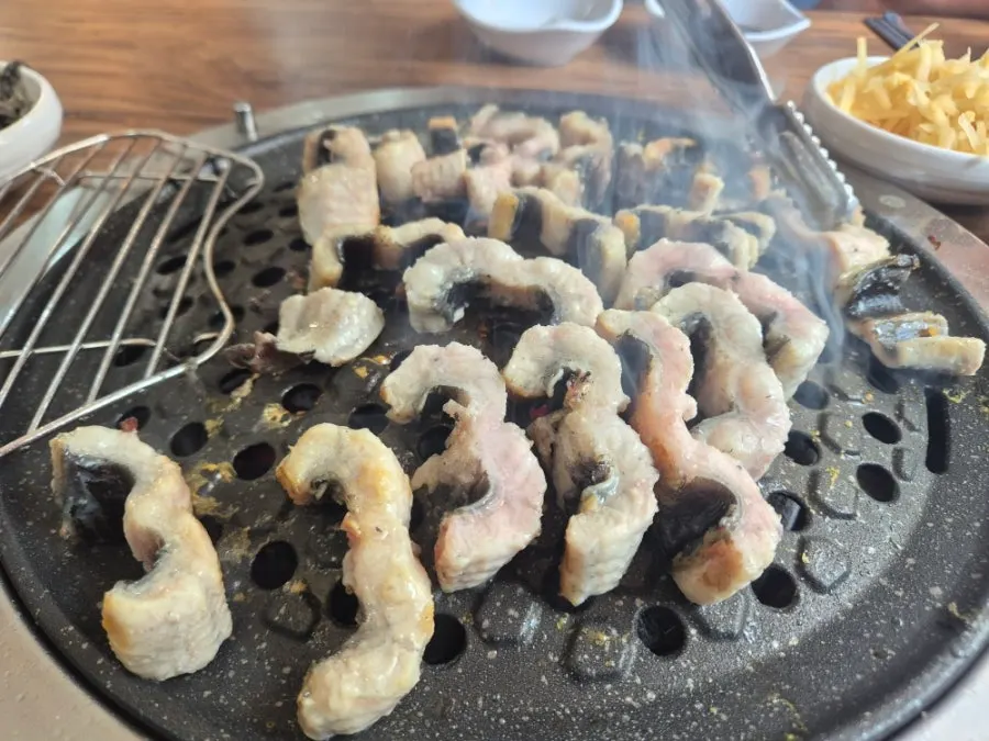 다 구워진 민물장어 클로즈업