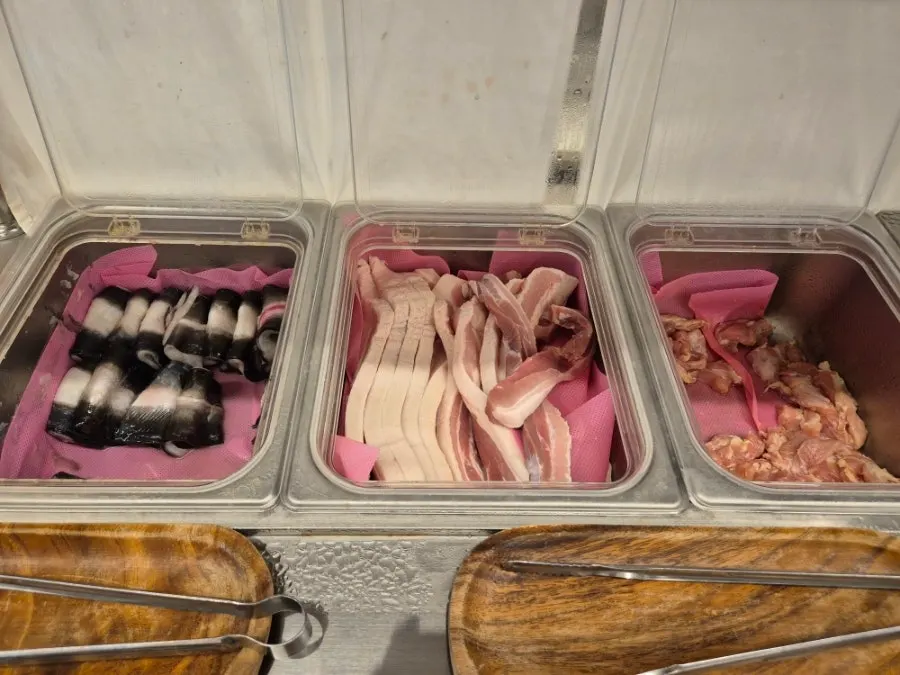 좌석이 많은 송림복장어 청라 직영점 홀 전경