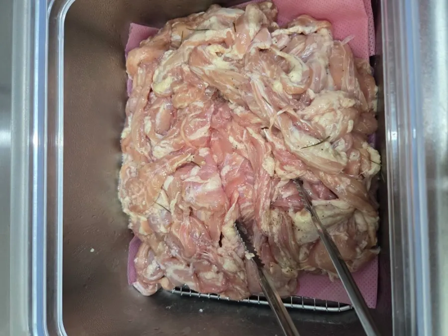 A plate of eel and meat brought from the self-serve corner