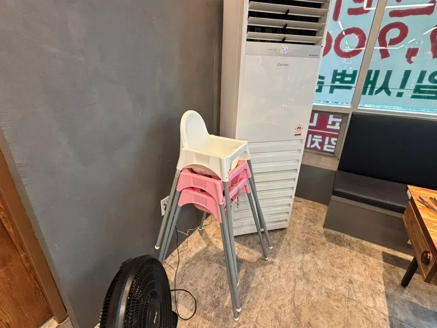 매장에 마련된 아기의자