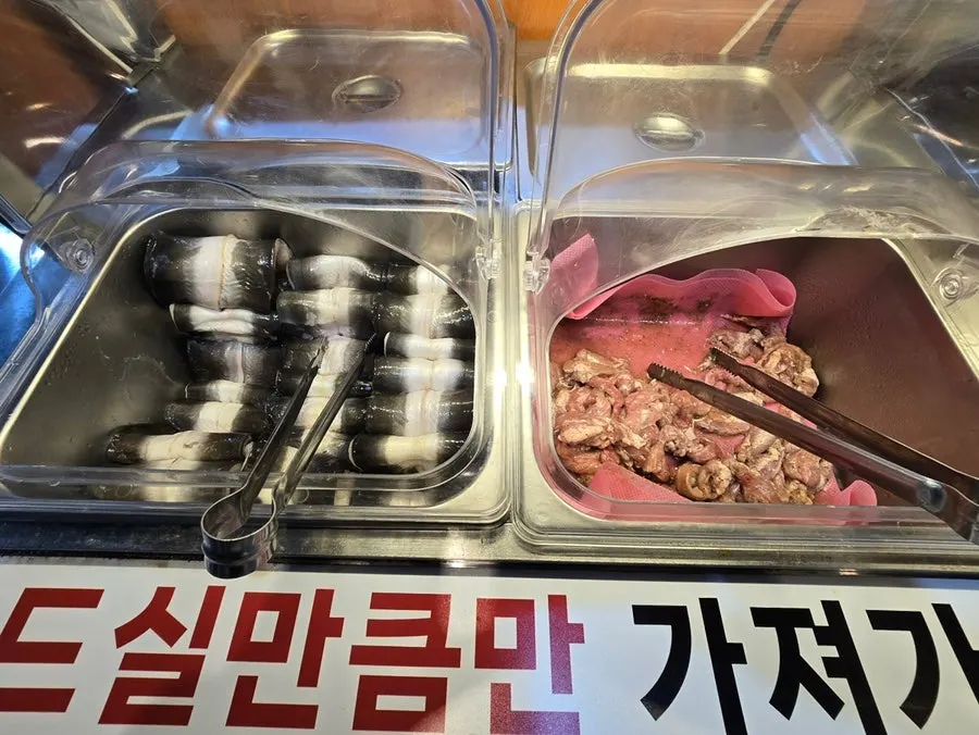 A plate with just enough eel and meat brought to the table