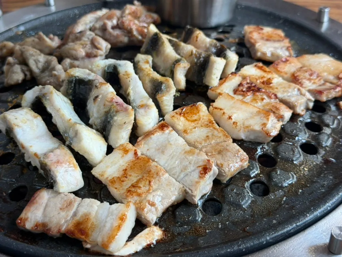 Thick domestic freshwater eel grilled over charcoal
