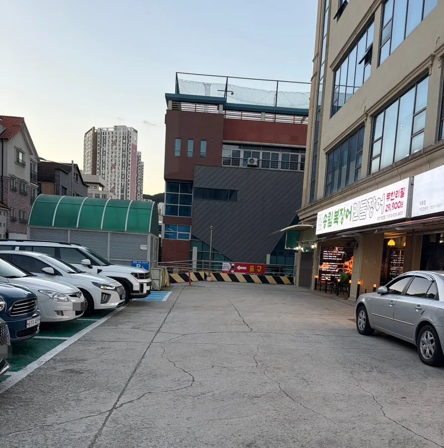 Entrance of Songrimbok Daejeon Direct Store
