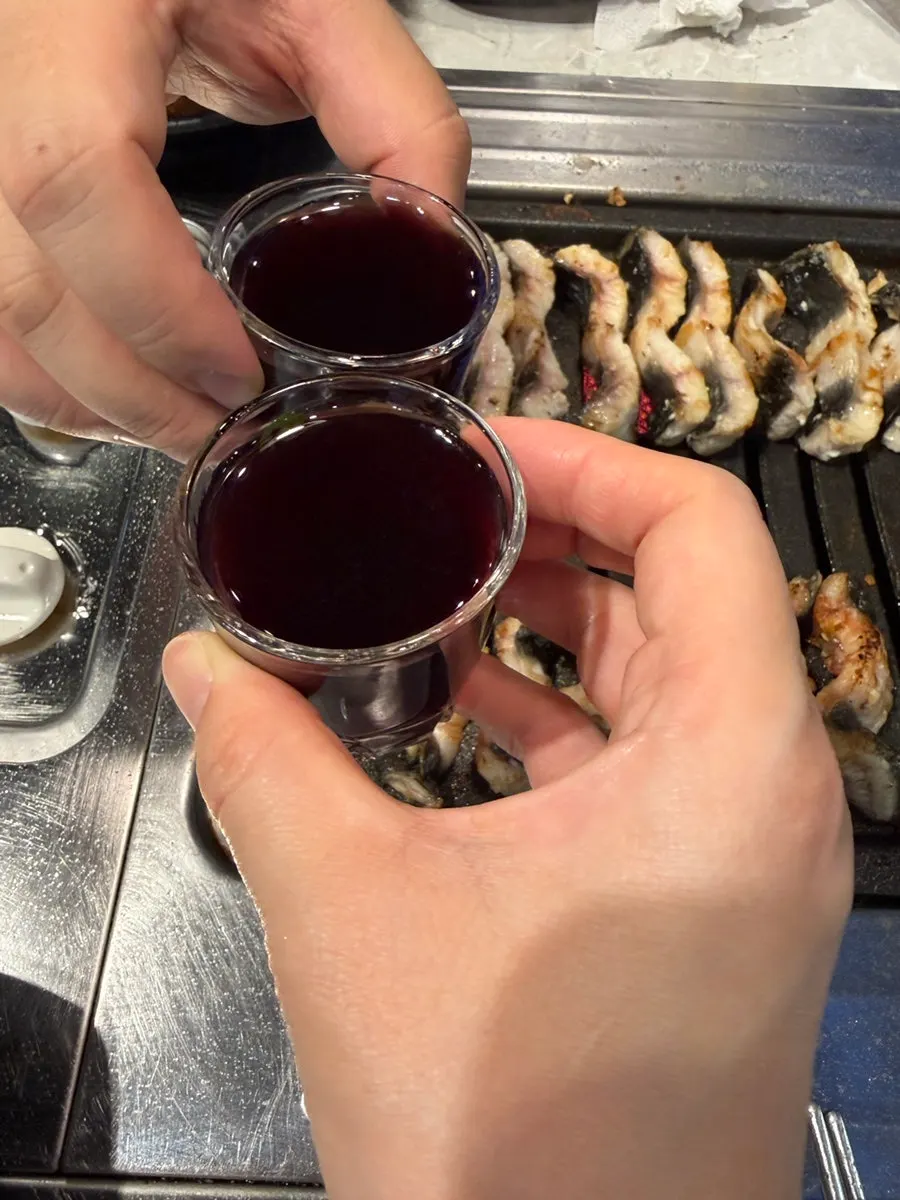 Grilled eel enjoyed together with bokbunja wine