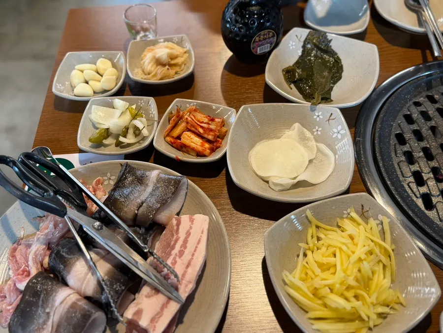 ソンニムボクチャンオのうなぎ焼きと基本のおかず