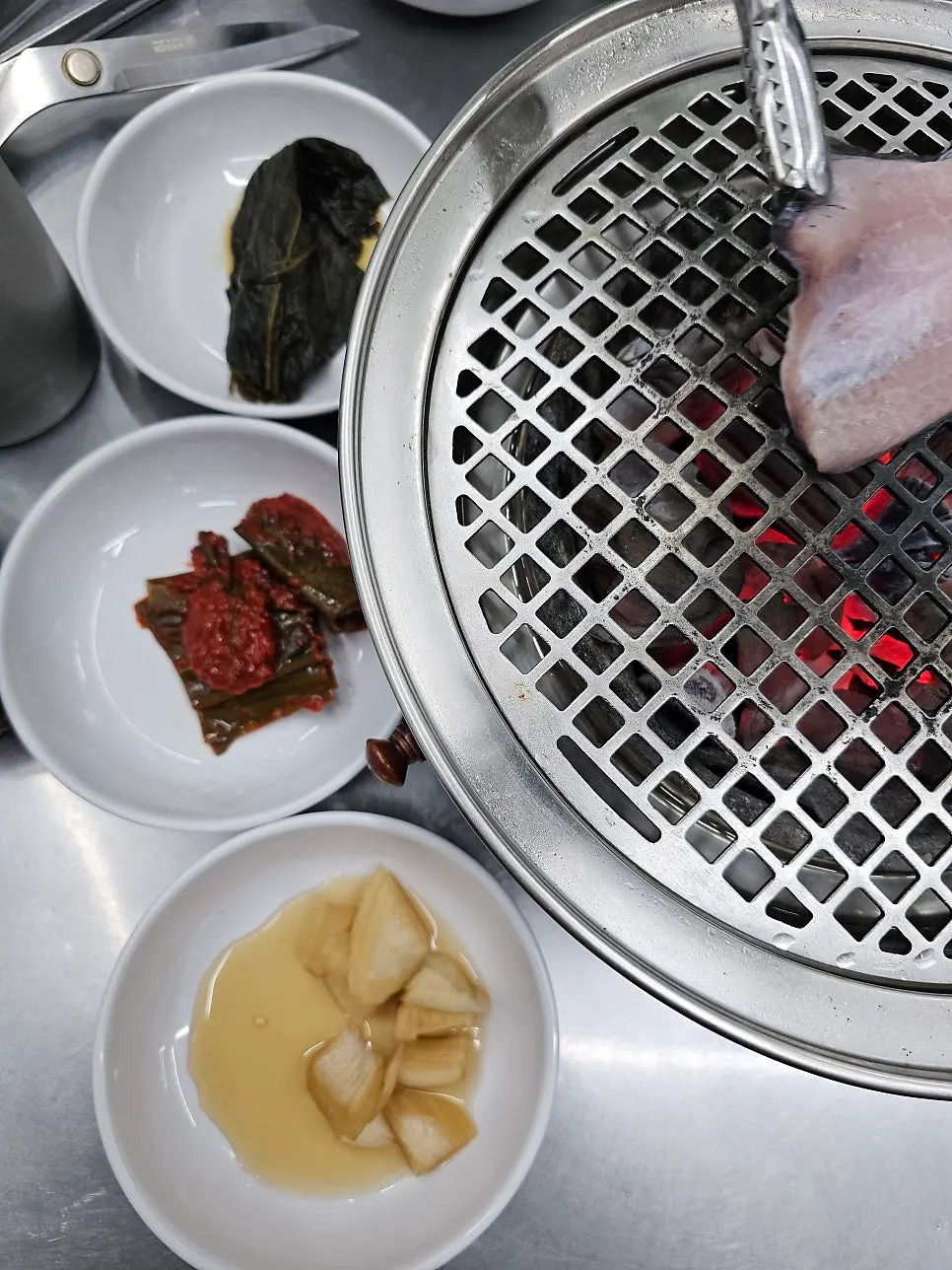 무한리필 주문 후 차려진 기본 상차림