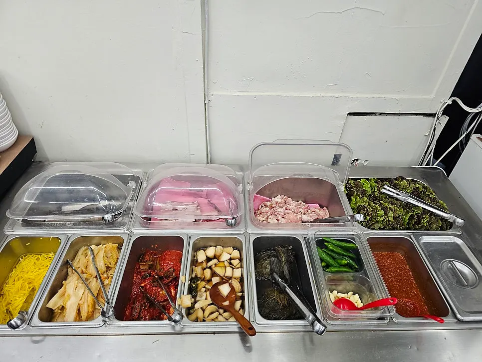 양념 없이 먹는 첫 판 장어구이