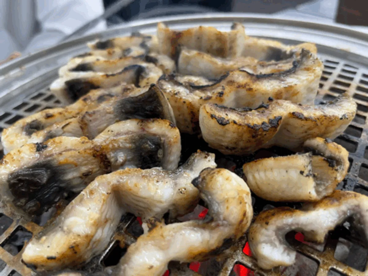 Table spread of unlimited freshwater eel at Songnim Bok in Seongsu-dong