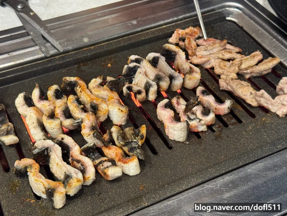 Eel with just-right thickness grilling on the pan