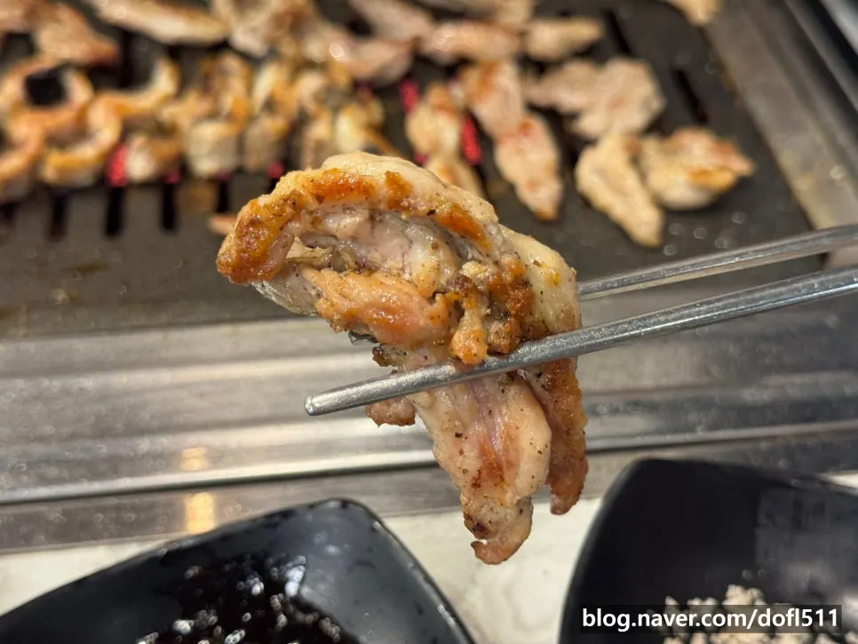 Well-seasoned grilled chicken neck meat