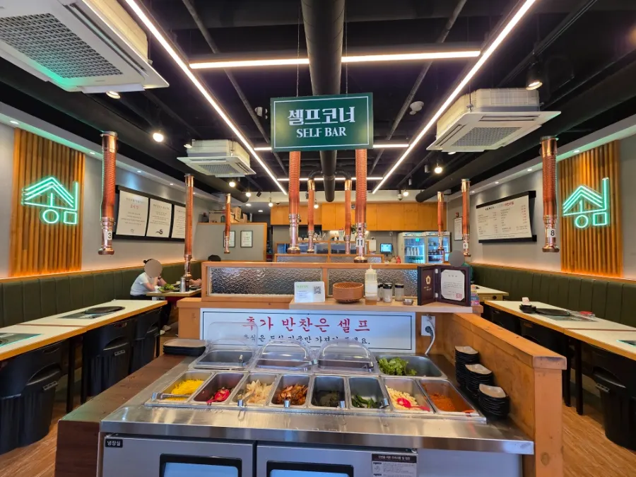 Interior dalaman Songnim Bok Jangeo Siheung Baegot Direct Branch yang luas