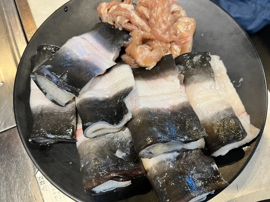 서비스로 나온 세종 복분자주