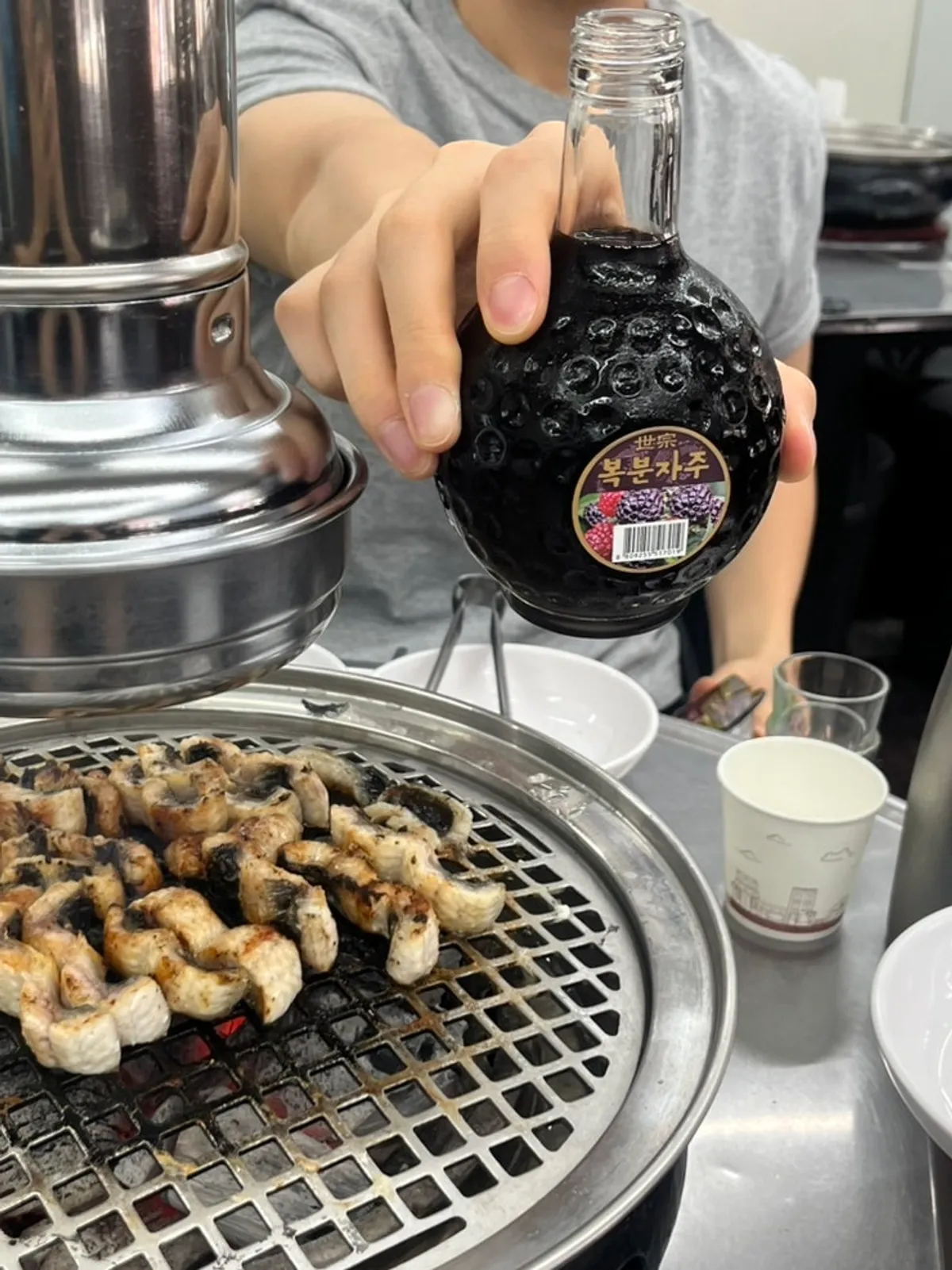 노릇하게 구워진 민물장어 클로즈업