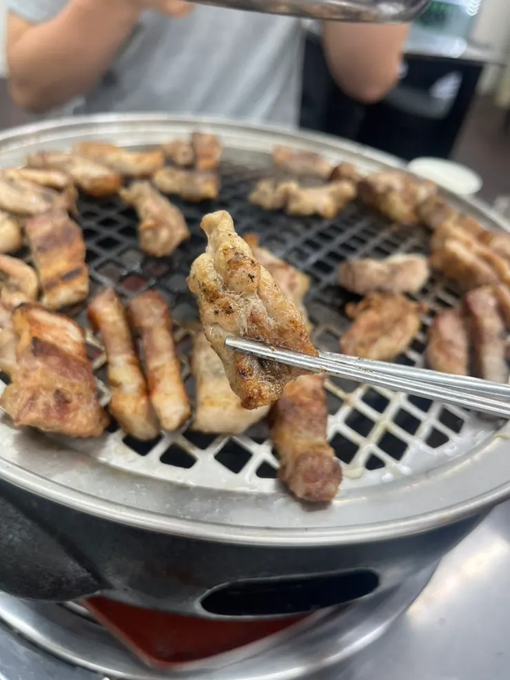 먹음직스럽게 구워진 닭목살