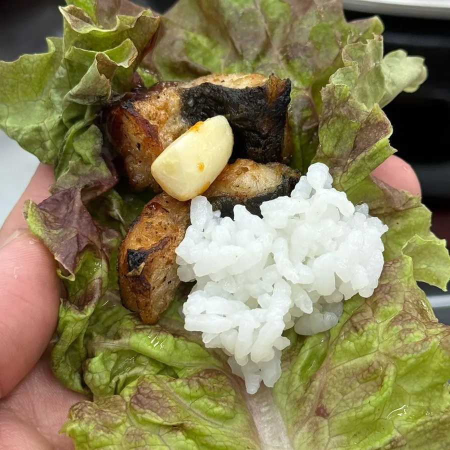 Lettuce wrap with rice and eel
