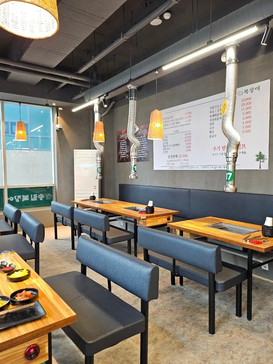 매장에 준비된 아기의자