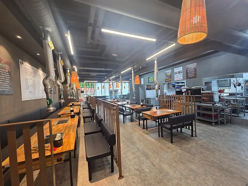 Interior dining hall of Songnim Bok Jangeo Ansan City Hall direct store