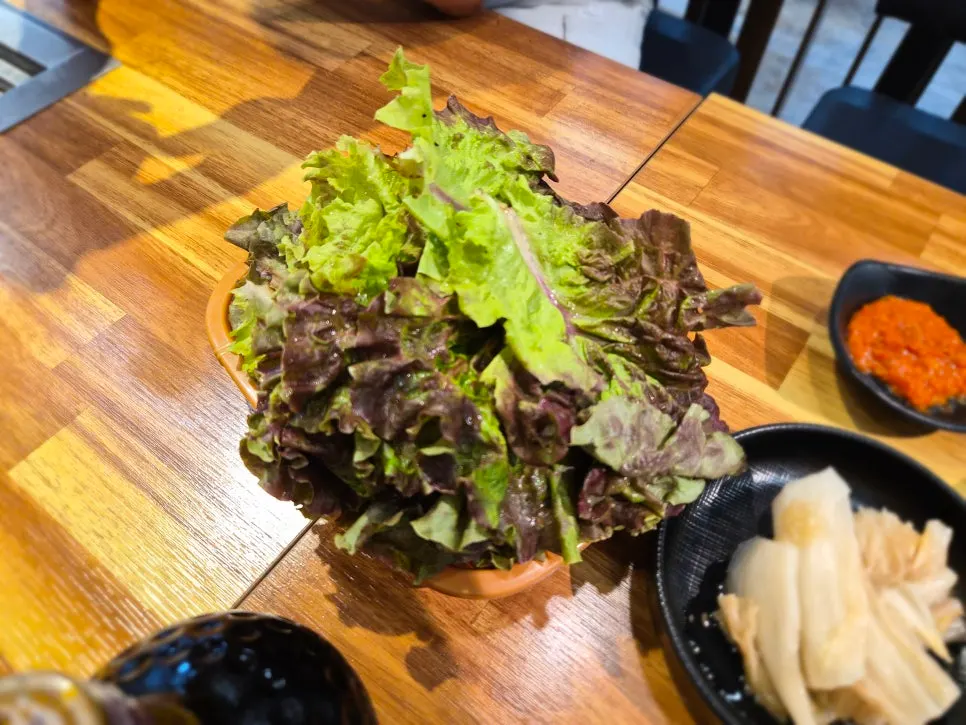 Basic side dishes served with the table setting