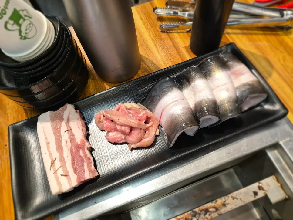 Full spread of basic side dishes served with the eel
