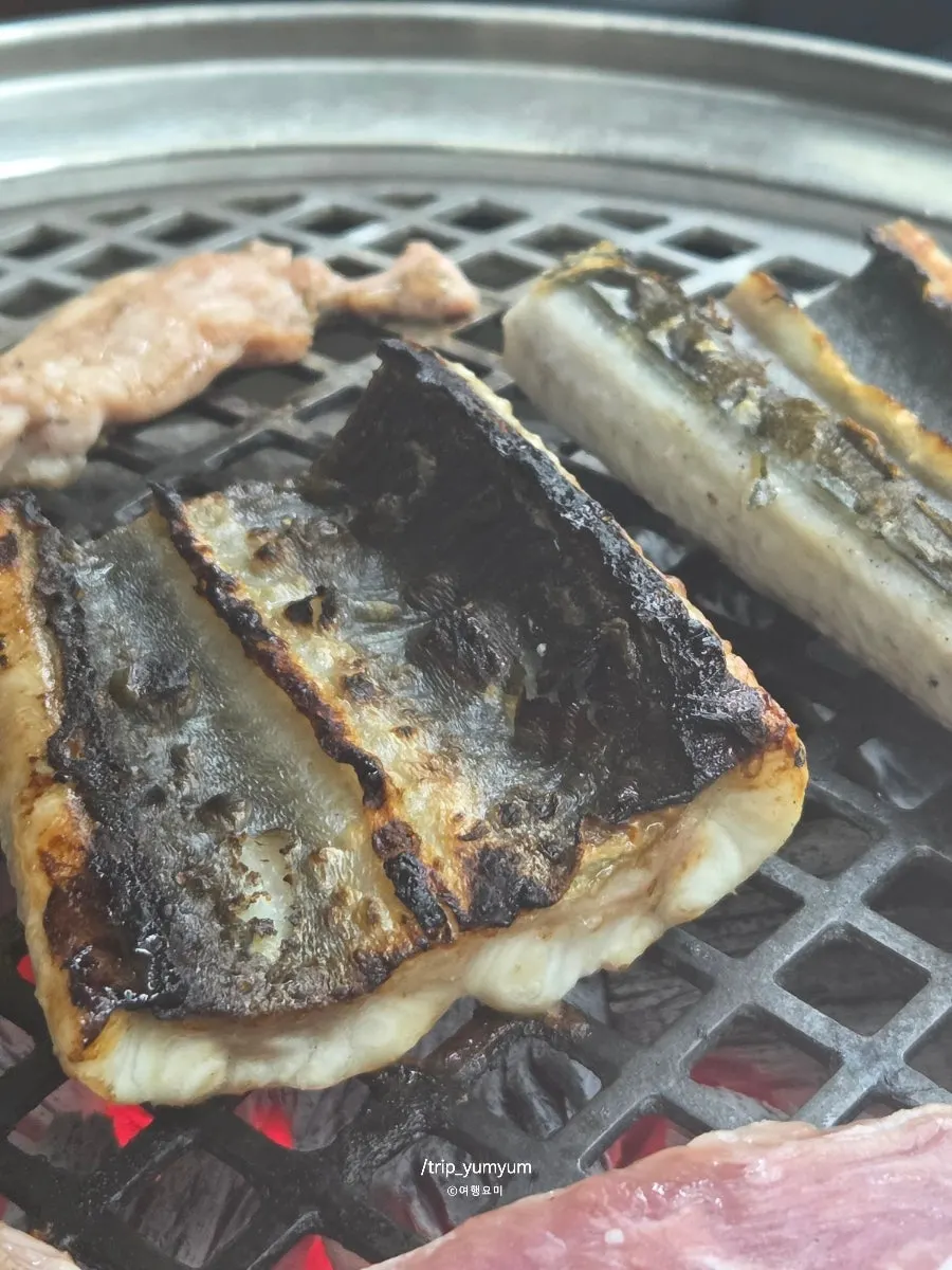 Thick eel grilled with a charcoal aroma
