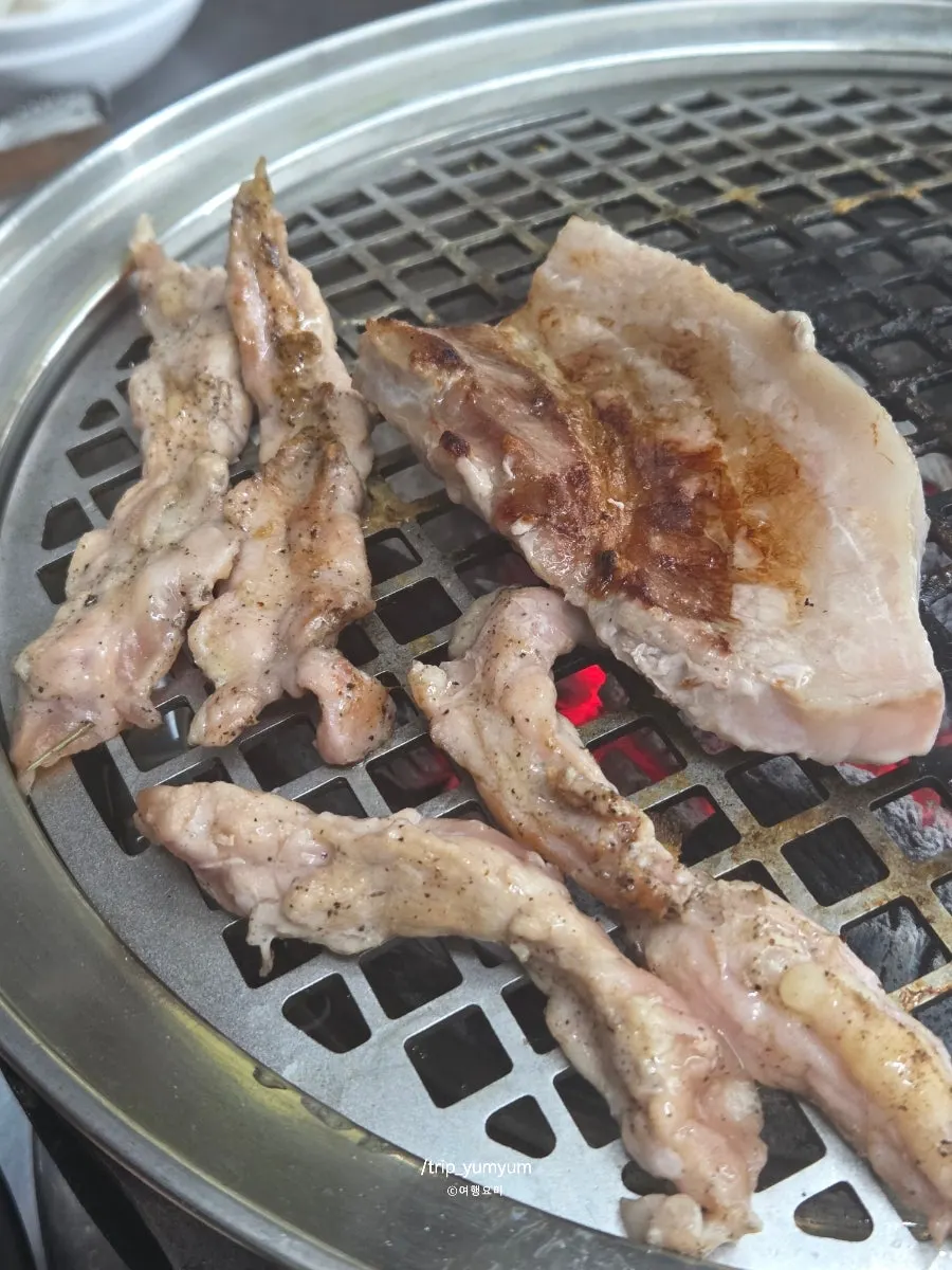 Springy grilled duck neck