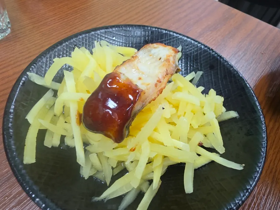 Second round of grilled eel with sides