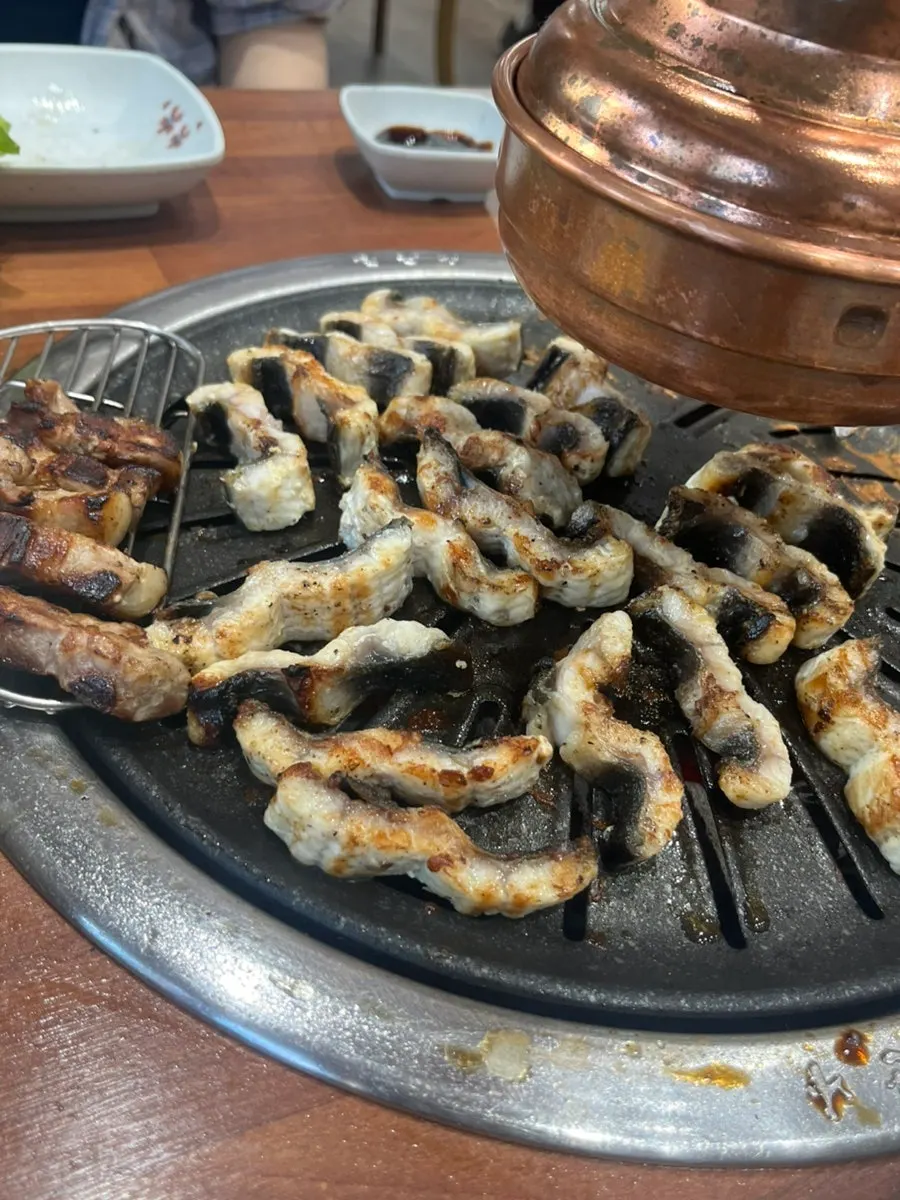 Table set for two-person unlimited refill with side dishes