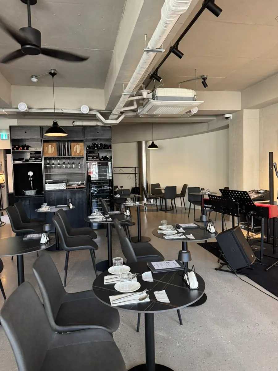 Allegro store signage