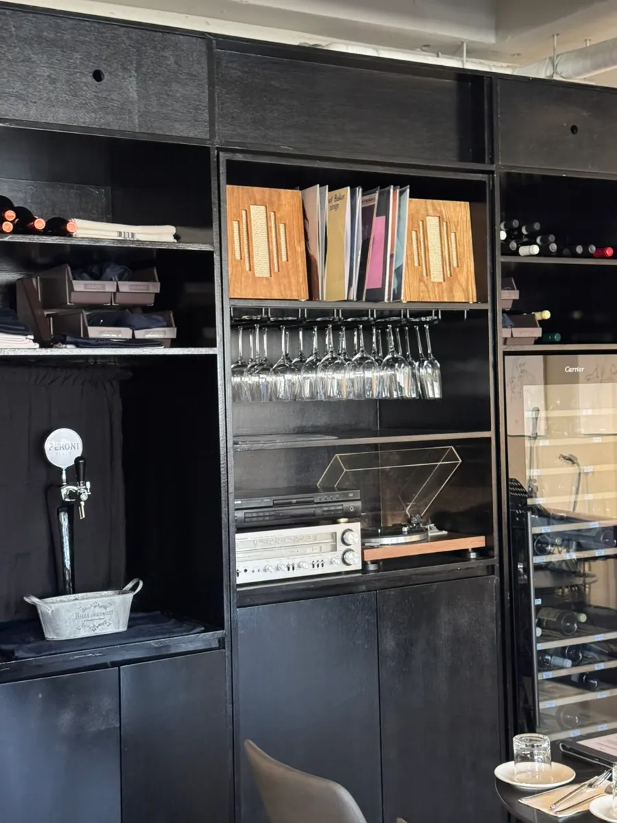 Stylish decor pieces around Allegro