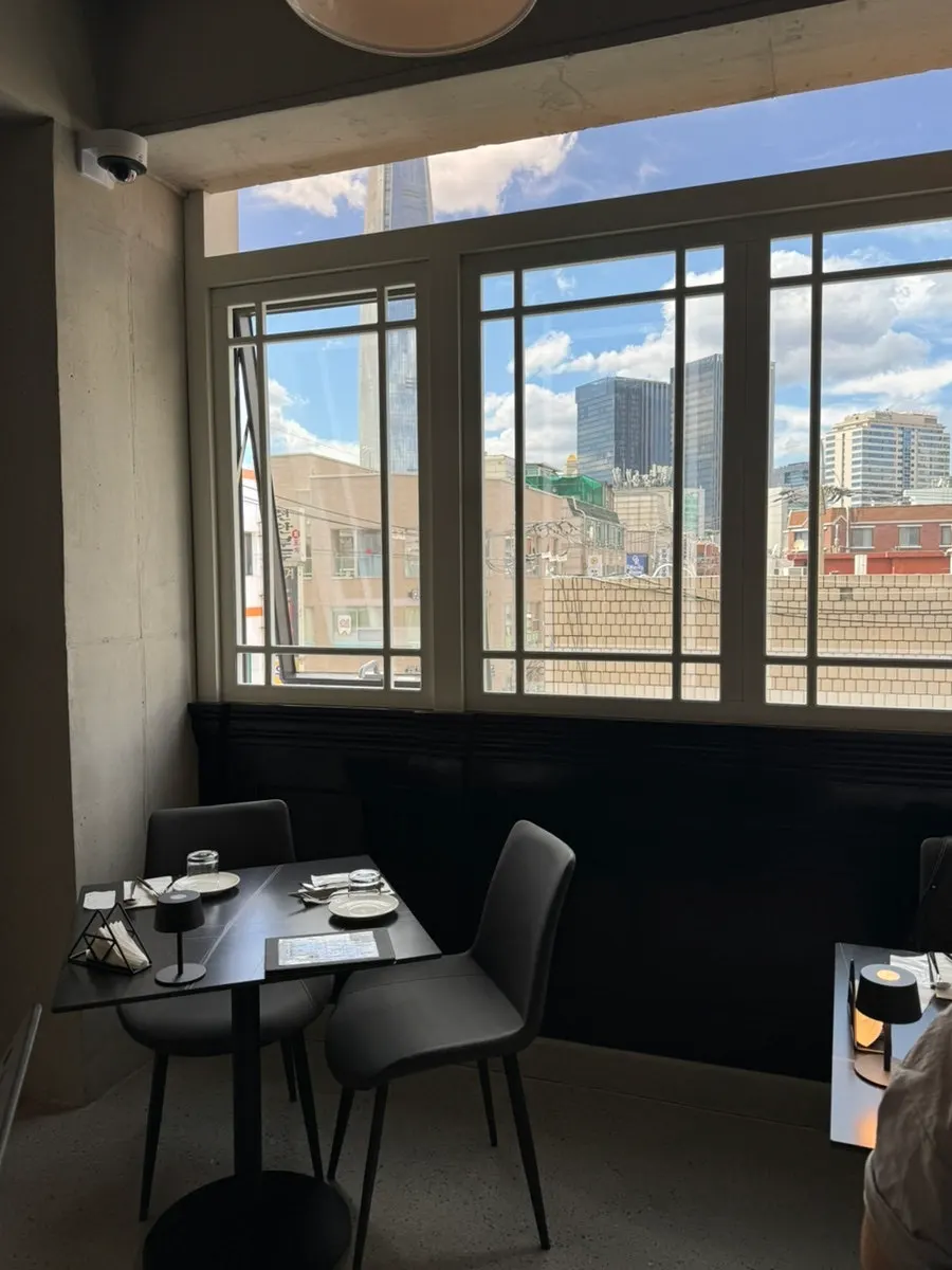 Window seat overlooking the Jamsil downtown skyline