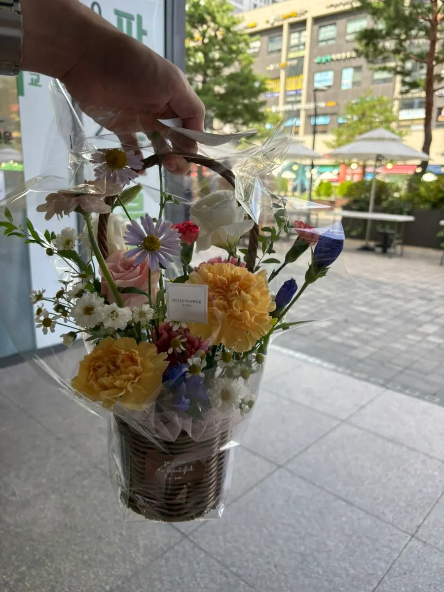 가볍게 선물하기 좋은 꽃다발