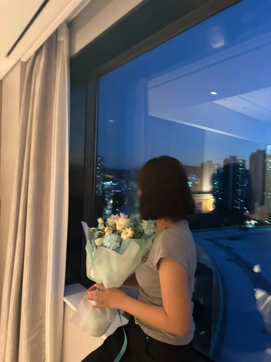 가족 모임을 위해 준비한 꽃다발