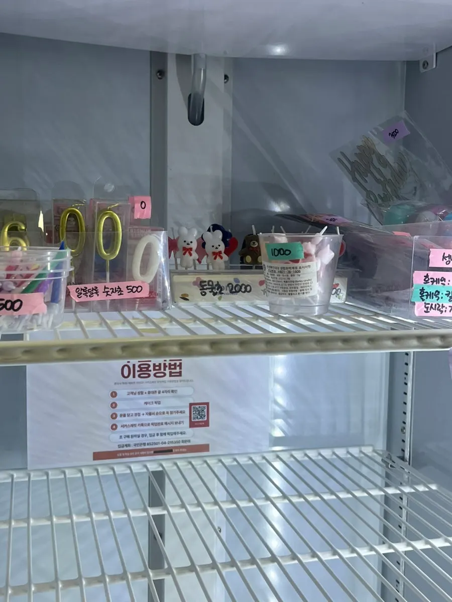 Pickup cake box with the orderer's name written on it