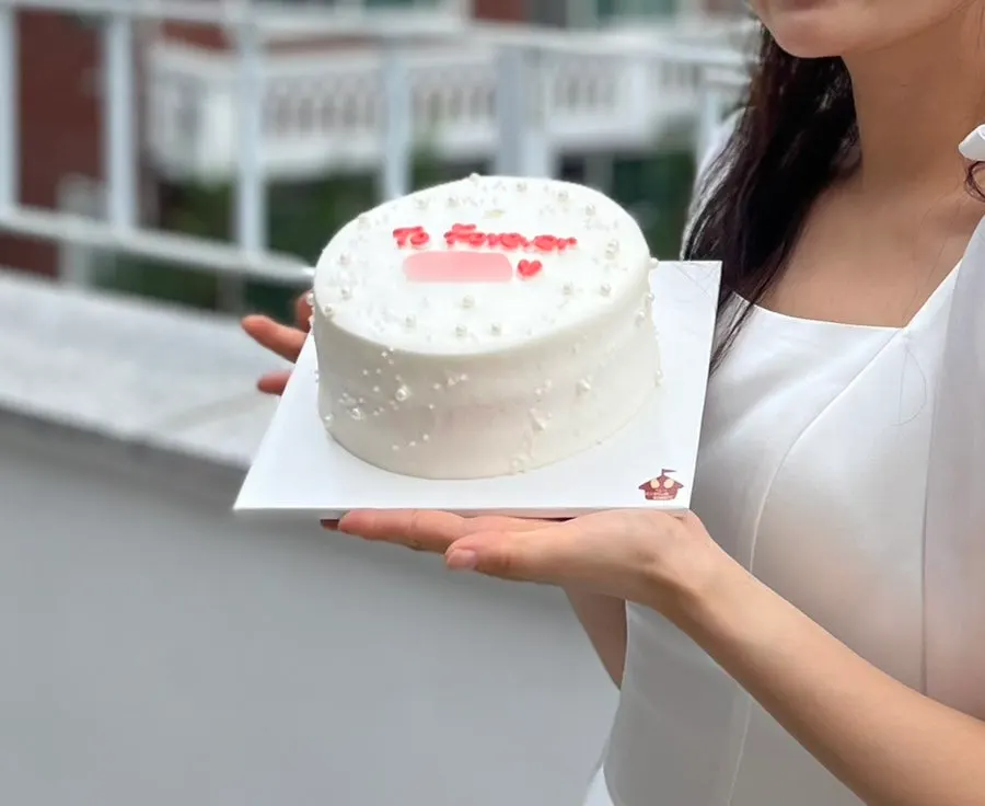 Horizontal photo of the cake with pearl accents
