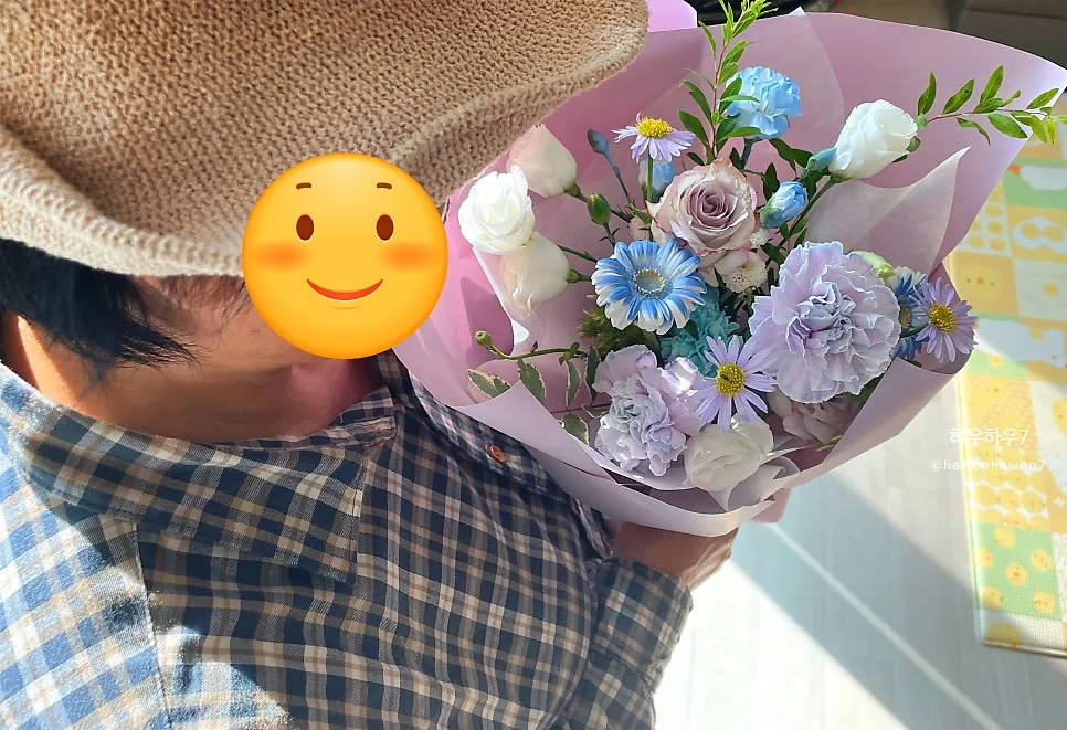 결혼기념일 선물로 전달한 꽃다발