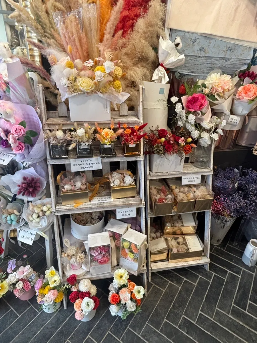 Flower items for anniversary gifts on display