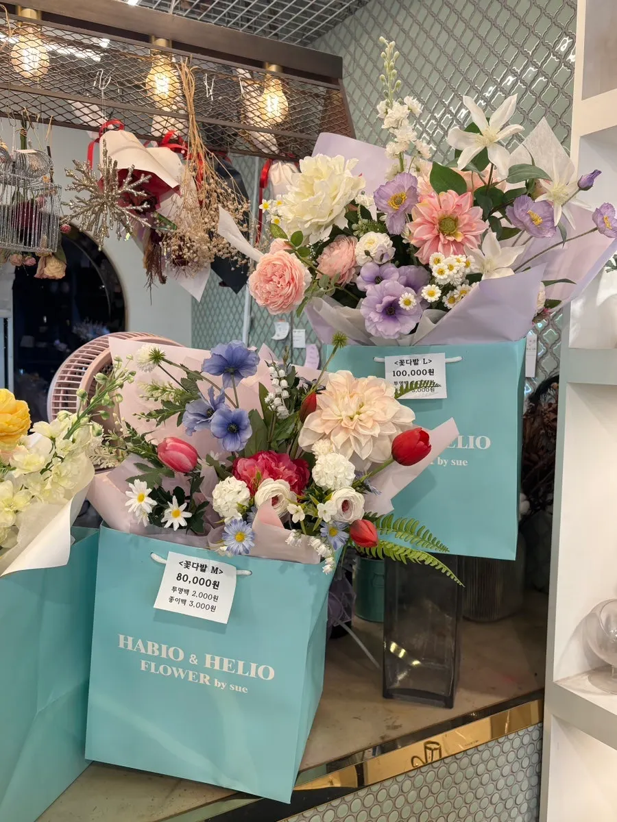 Bouquets displayed by size