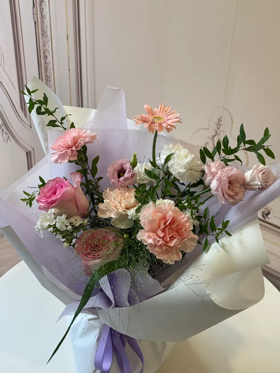 Front view of the pink-and-white combination bouquet