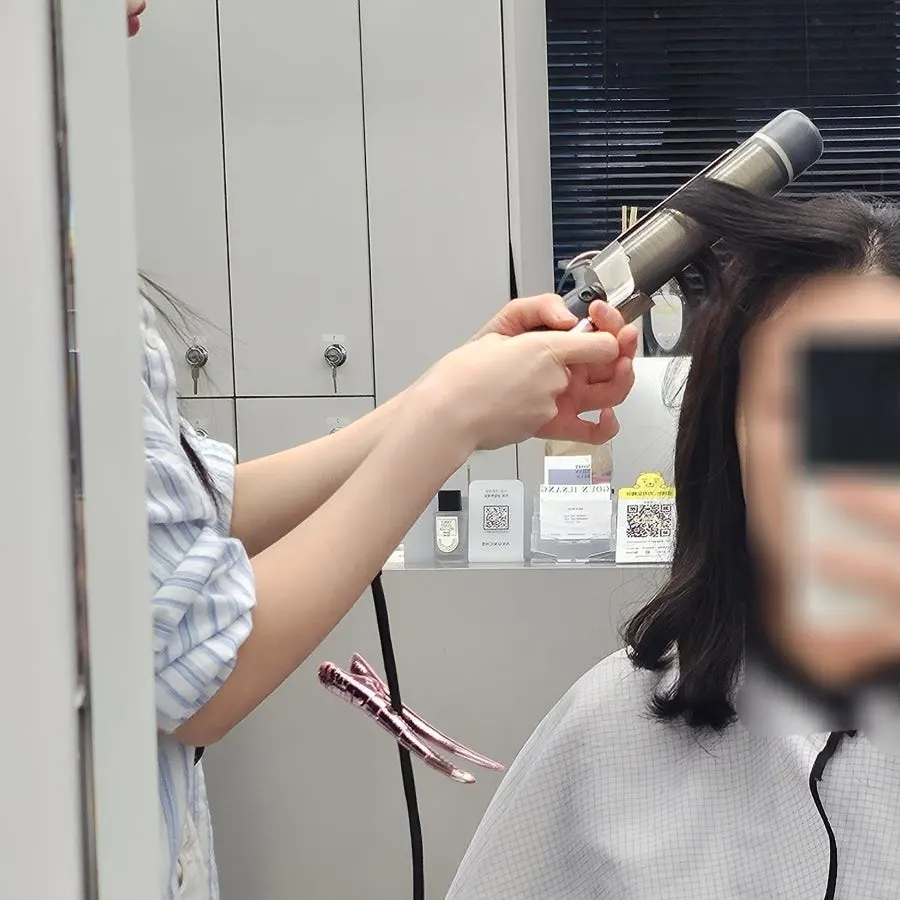 Mid-length hair length during the cut