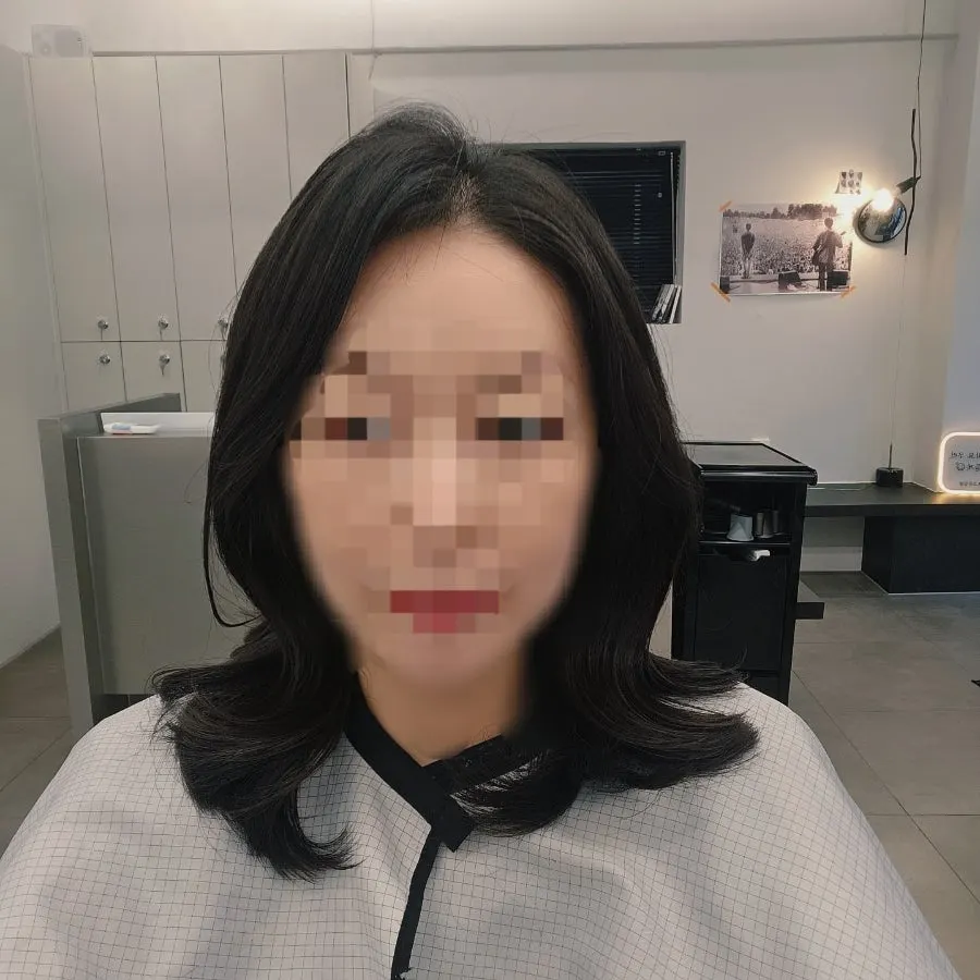 Styling mid-length hair with waves from a curling iron