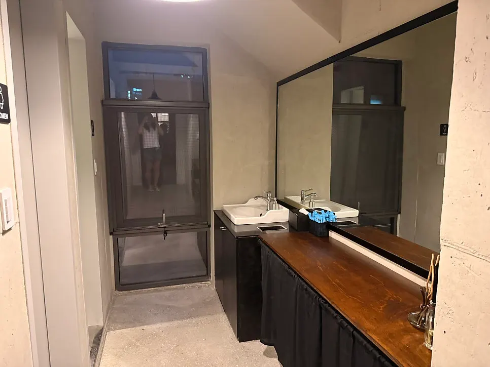 アレグロ店内に設けられたトイレの入口