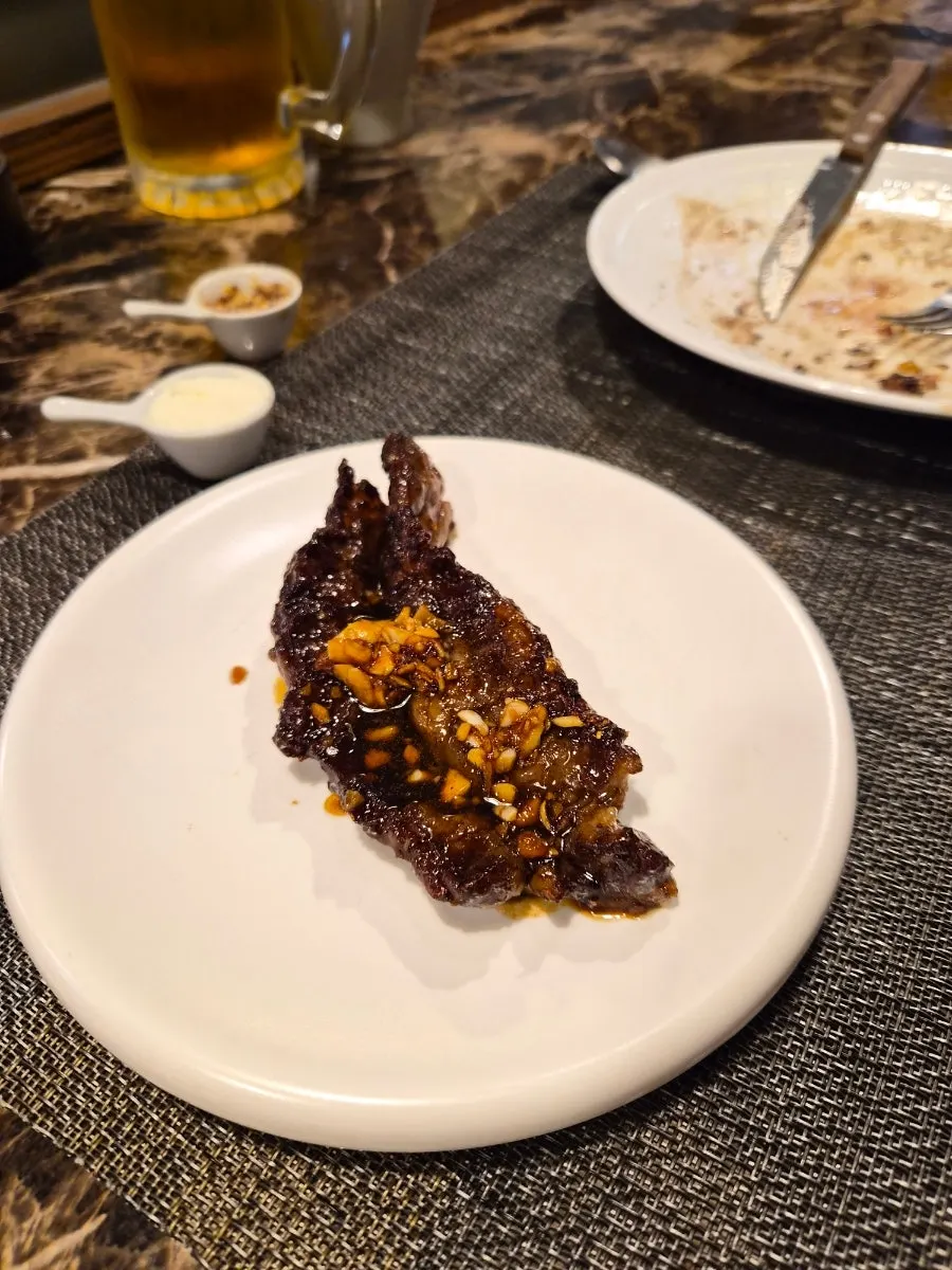 황제갈비살 스테이크 한 접시