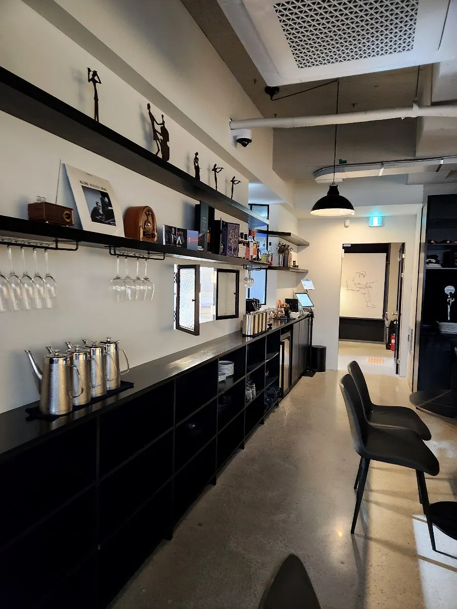Evening atmosphere at Allegro using accent lighting