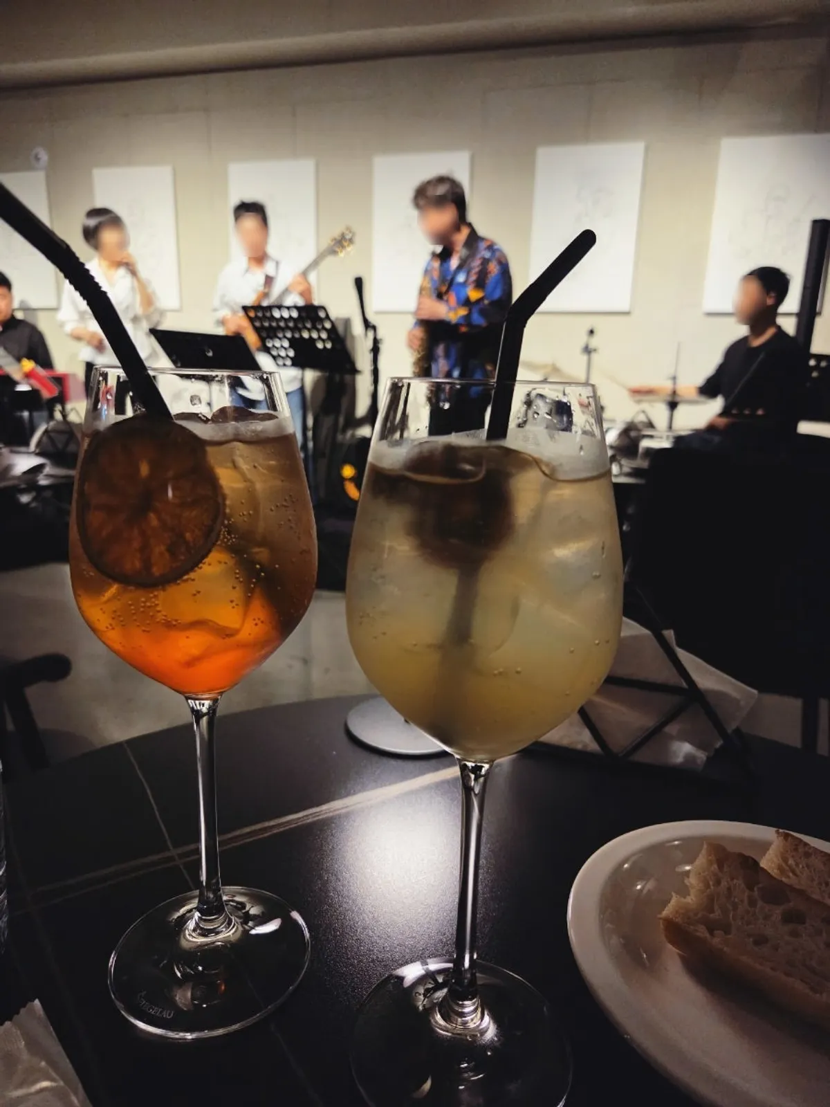 Table bread and two glasses of spritz