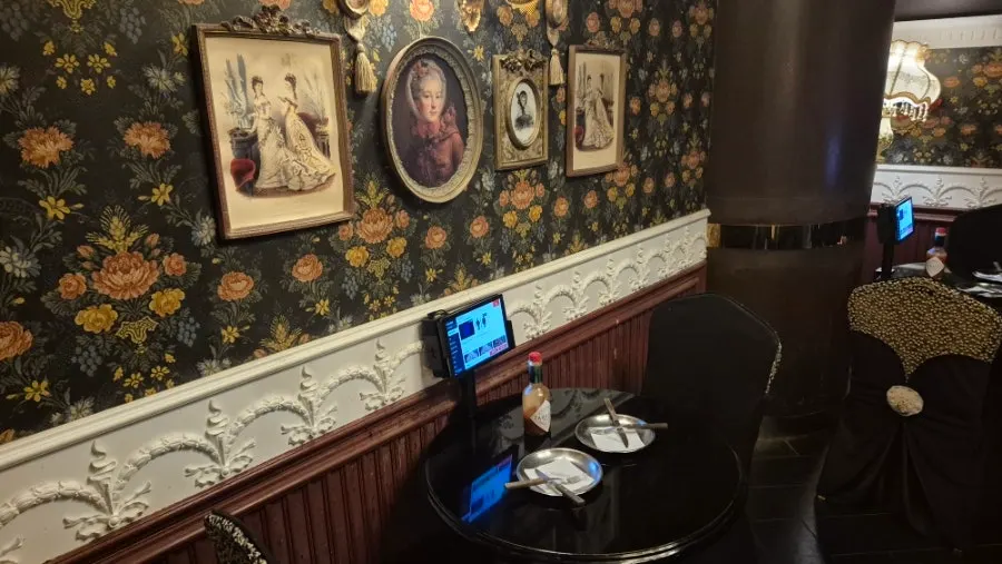 Restaurant atmosphere suited to a date